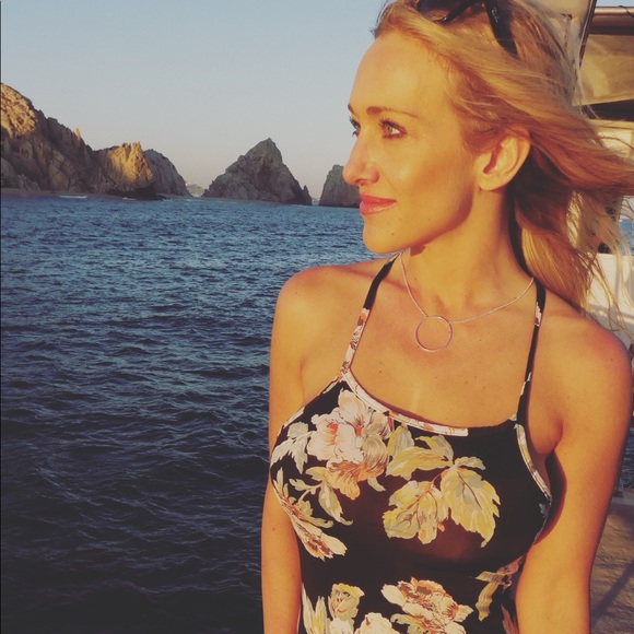 Meet your Posher, Tiffany - Picture 3 of 3